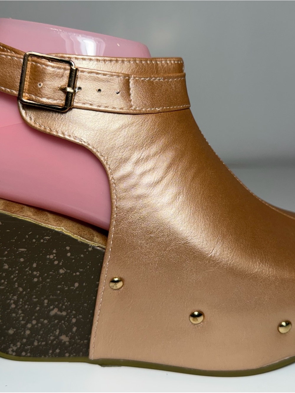 Refresh Mara-23 Metallic Rose Gold Studded Wedges 5.5 NWOT